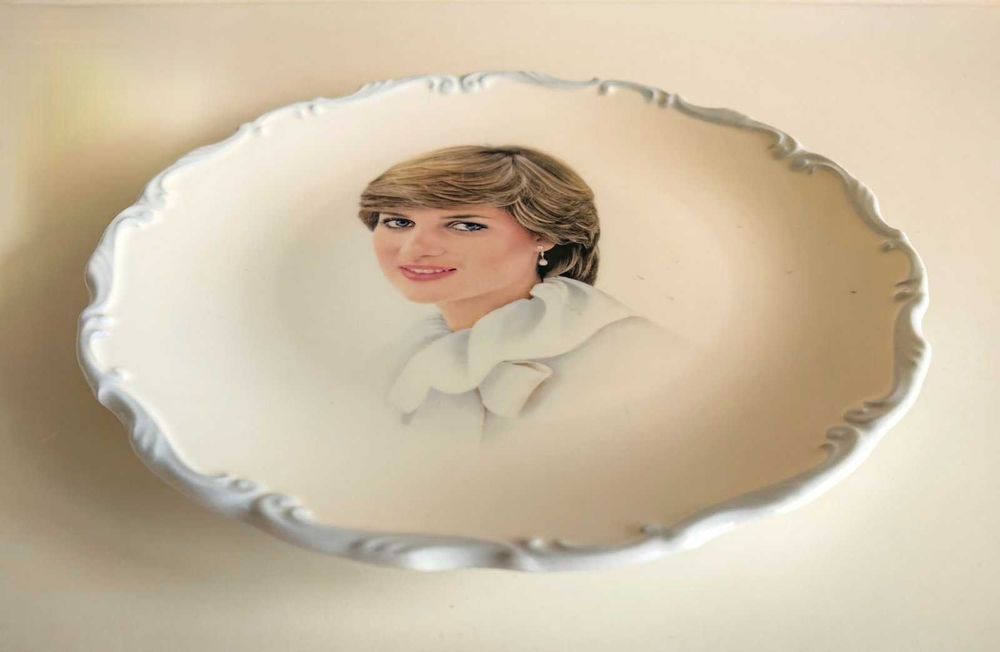 Две Сватбени чинии на Даяна и принц Чарлз от Royal Albert от 1981г.