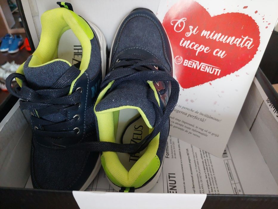 Adidasi sport Benvenuti The Zeus noi marime 33  la cutie