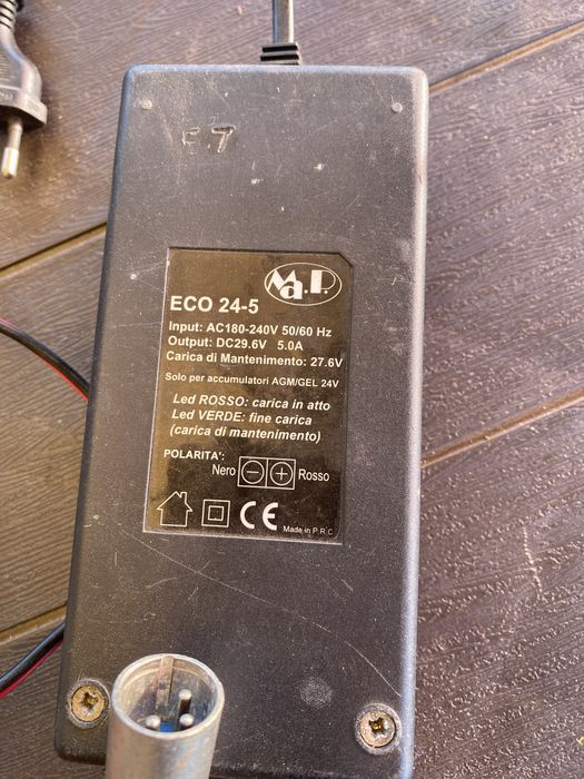 Încărcător  Baterii 29,6V  5.0APerfect funcțional ()