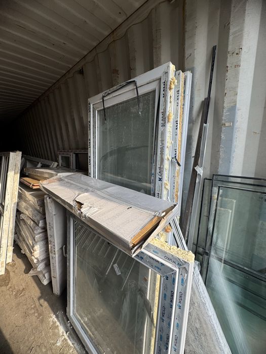 Пластиковые двери и окно