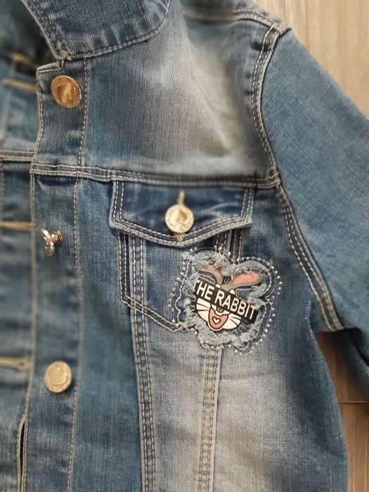 Vând  Geaca de blugi