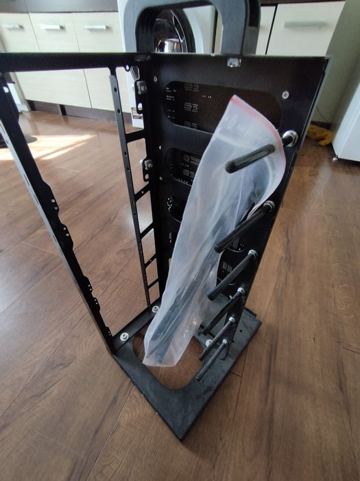 Стойка за РИГ - 6 бр. Видео карти