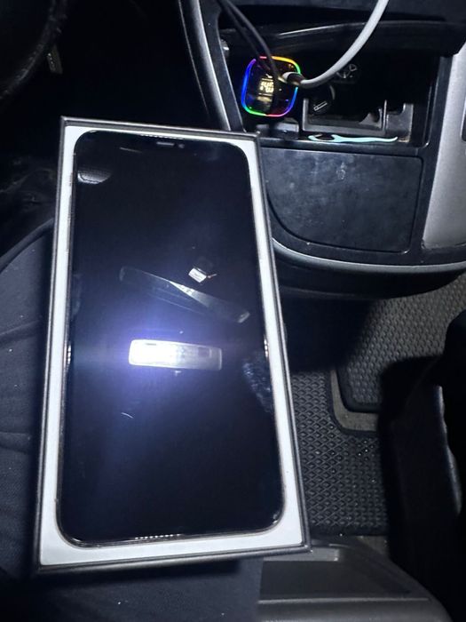 Продам айфон 11про мах