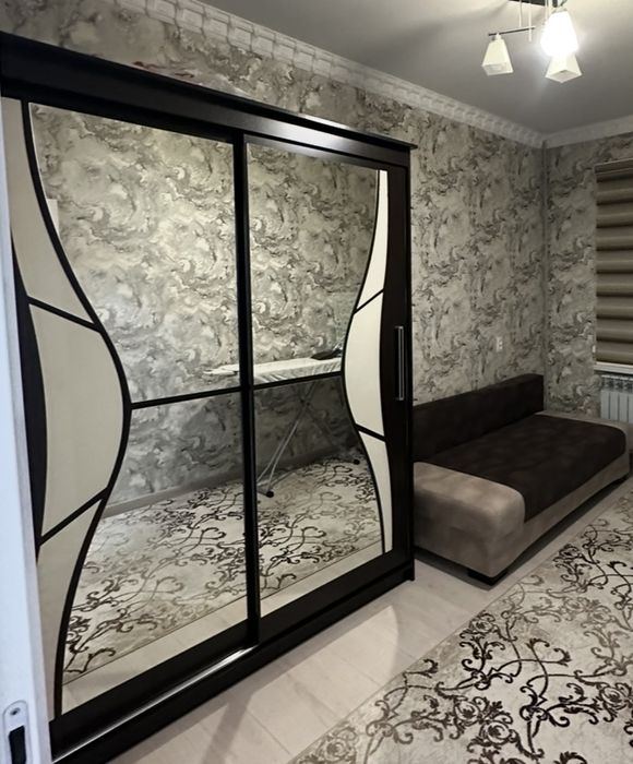 Мебели кровать, диван, и шкаф