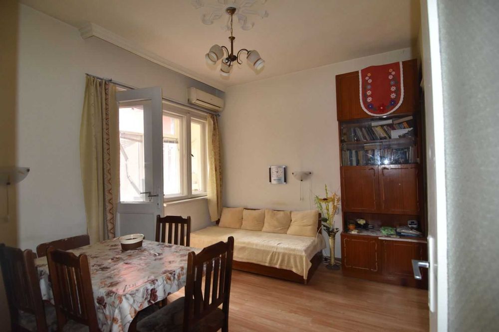 Продава се Двустаен апартамент в Пловдив, Кючук Париж - 73 кв.м за 1850 €/кв.м - Снимка #1