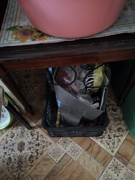 Продам стеклянный и деревянные столики