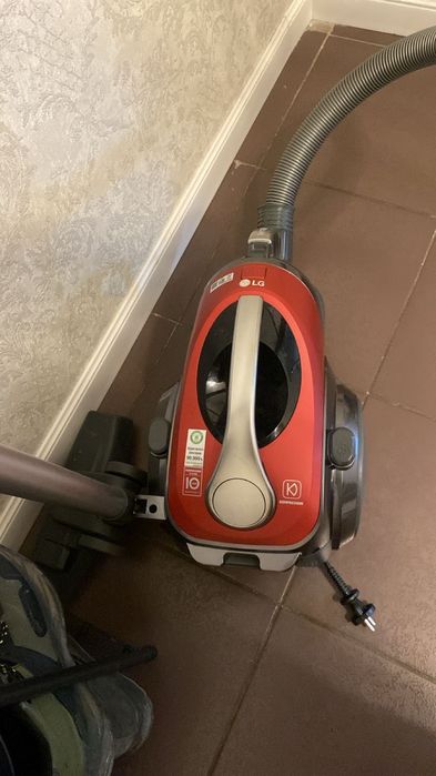 Продается пылесос LG
