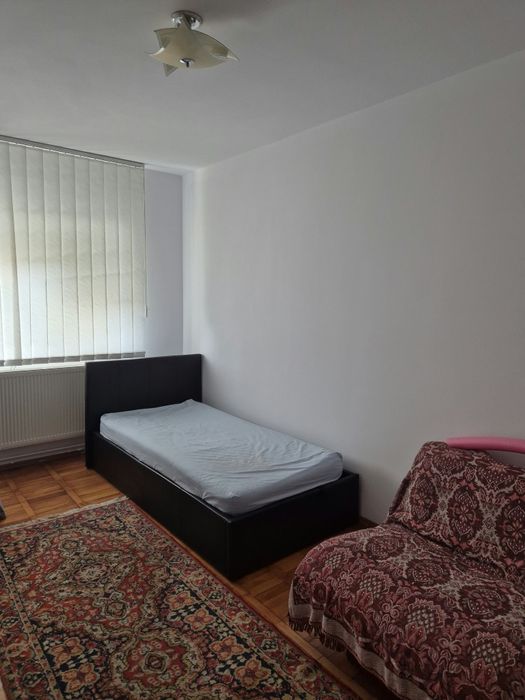Apartament 4 camere de vanzare