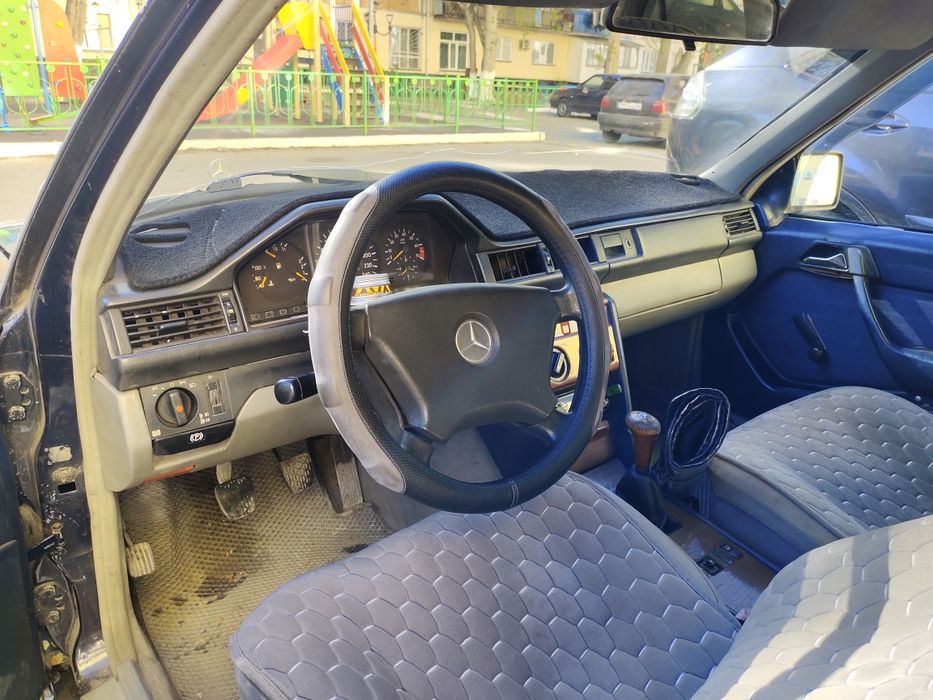 Продам Мерседес 260Е