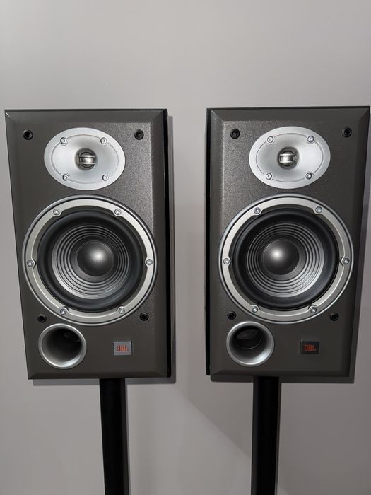 Boxe JBL E30 cu un sunet deosebit