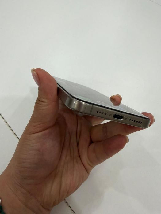 Продам Apple 15 PRO MAX