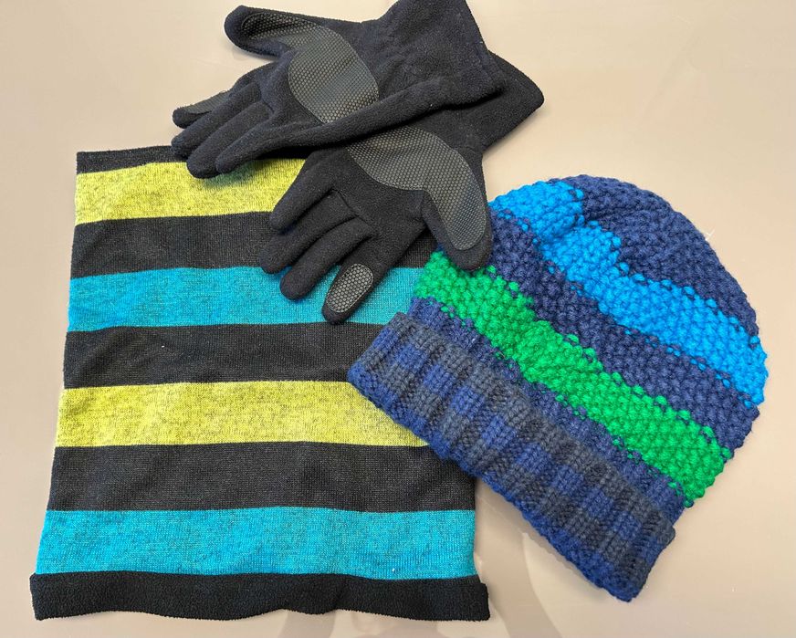 Лот 2 якета Mountain Warehouse + 2 к-та шал, шапка и ръкавички, 7-8 г.