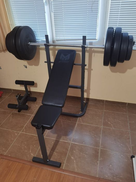 Продавам лежанка с лост и тежести