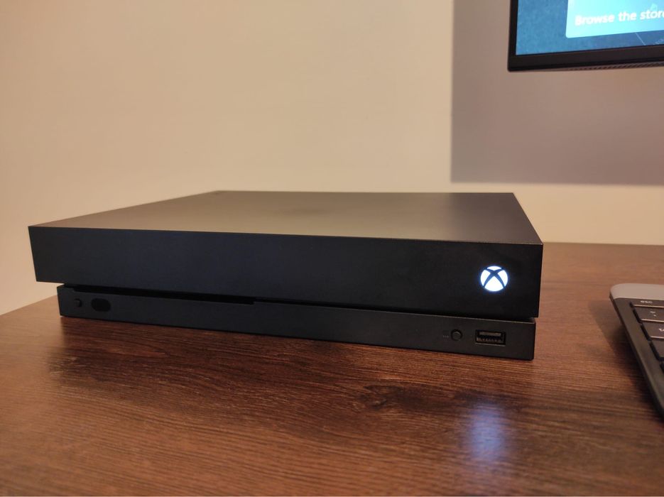 XBOX ONE X 1TB SSD +controller original