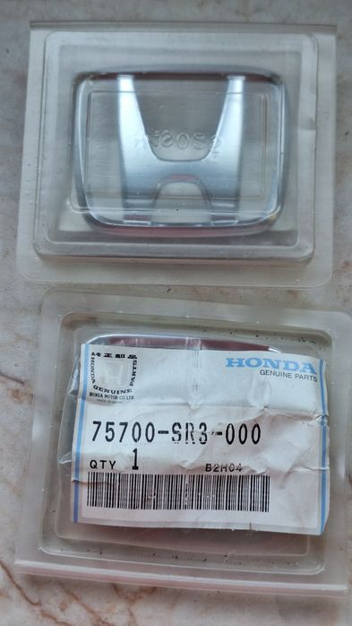 Две оригинални нови емблеми за Honda