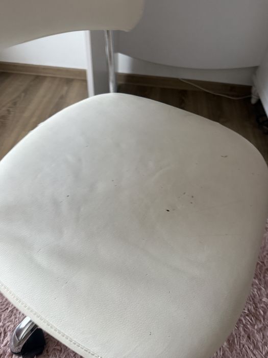 scaun de birou alb cu roti