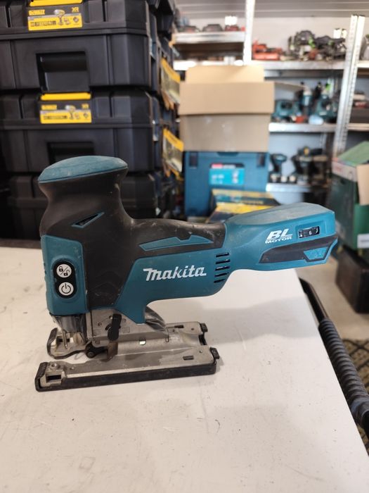 Безчетков акумулаторен прободен трион зеге Макита Makita DJV181