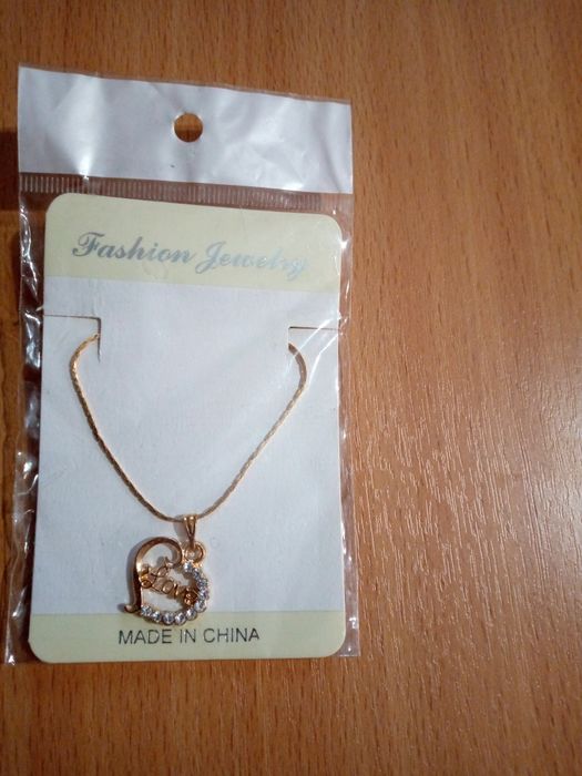 Золотистые украшения