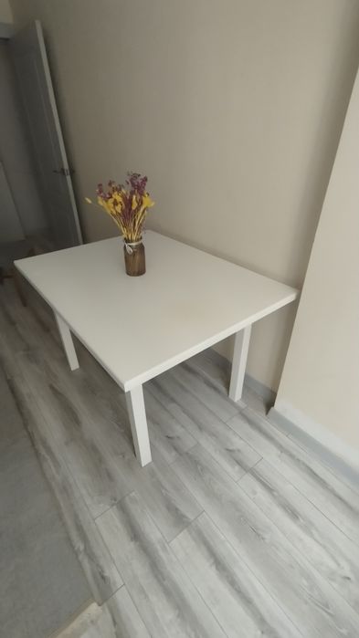 Продается кухонный стол, в хорошем состоянии.