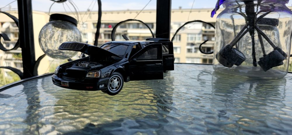 Road Signature '01 Cadillac Limousine Pres. Series 1/24 Diecast Model