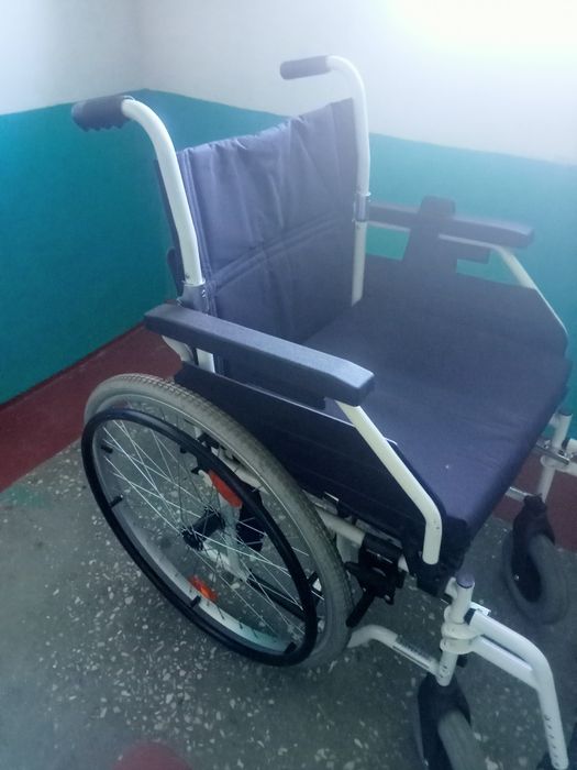 Продам инвалидную коляску б/у