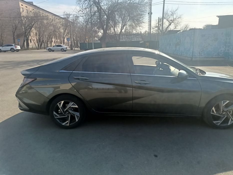 Hyundai Elantra 2023