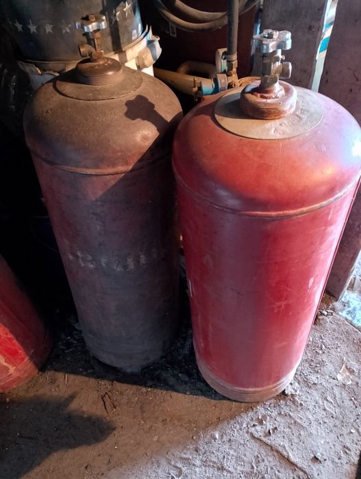 Продам три газовых баллона