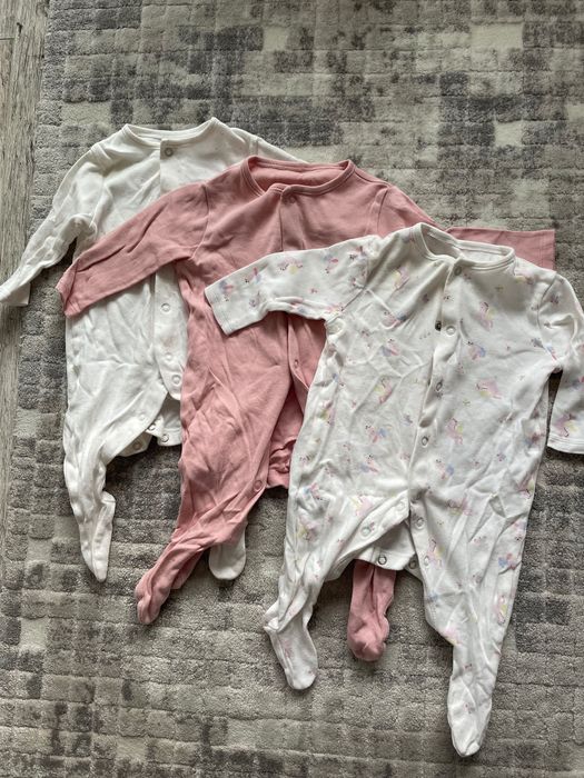 Бебешки дрехи за малка госпожица до 1-година