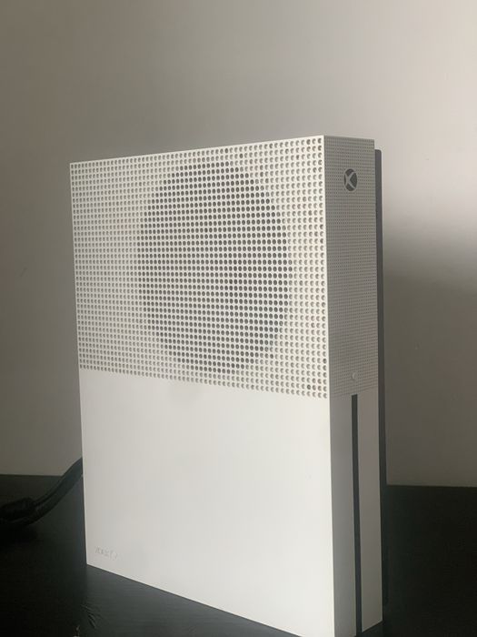 Xbox one s cu 5-10 jocuri