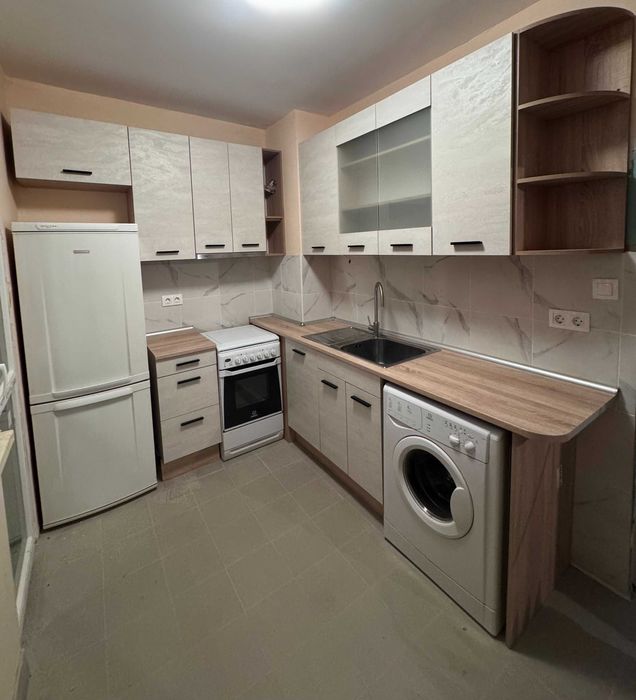 Продавам цялостна кухня с електроуреди – като нова | 700 €