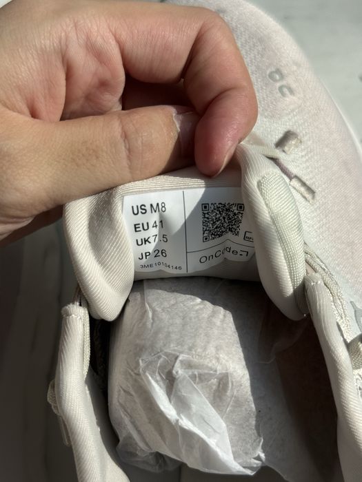 Продам кроссовки ON