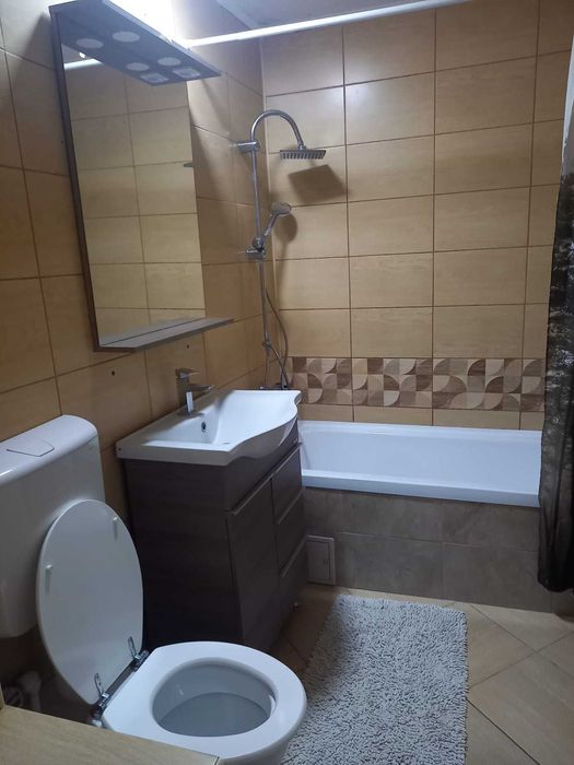 Se inchiriaza Apartament 3 camere in zona linistita complet utilat