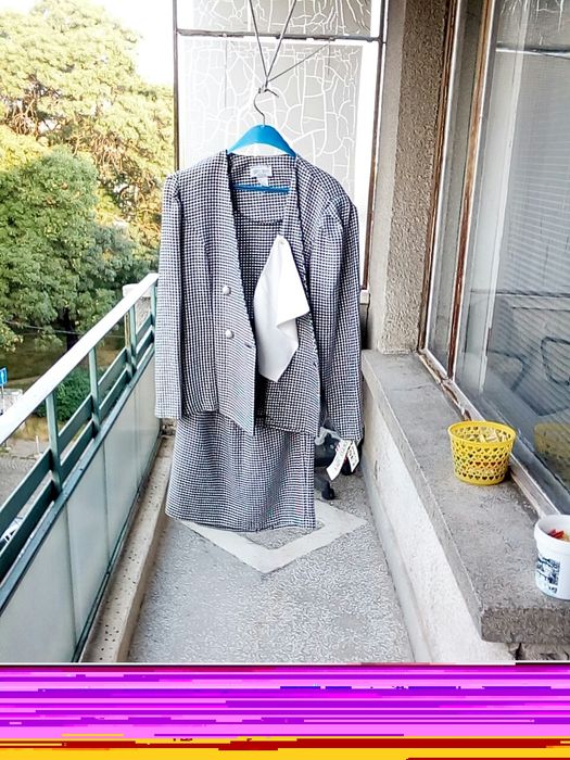 Елегантен дамски костюм размер М ново.