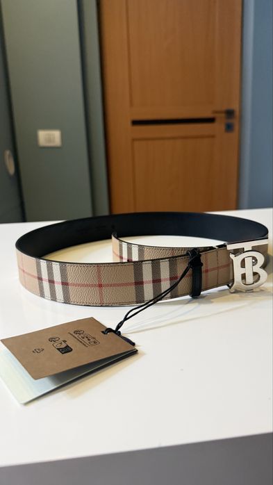Curea Burberry nepurtata cumparata din magazin