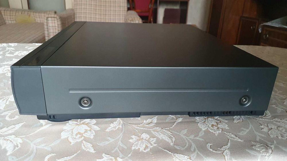 Видеокасетофон VHS Panasonic NV-F70B