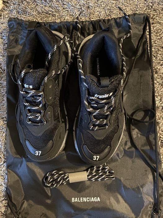 vand balenciaga tripple s