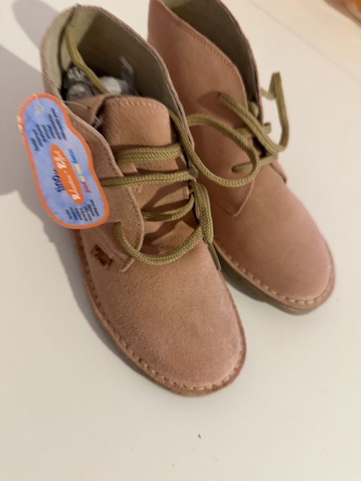 Ghete de piele intoarsa roz