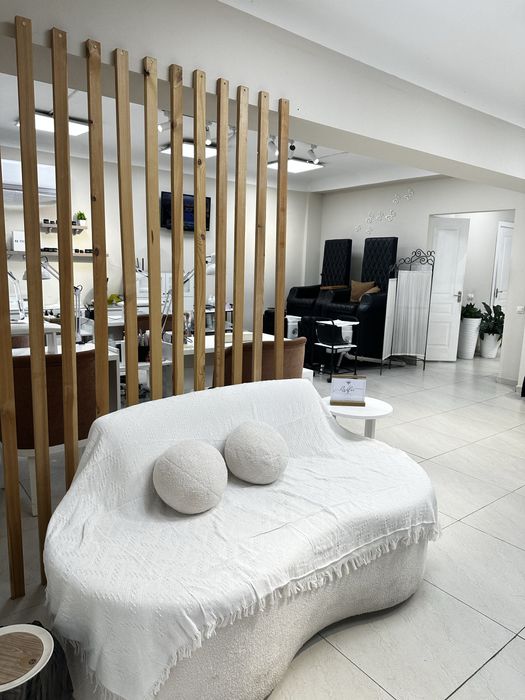 Сдается в аренду маникюрный стол