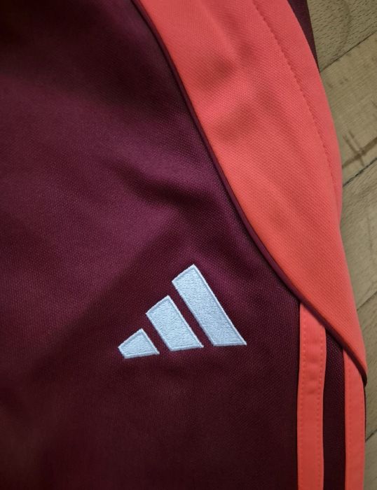 РАЗПРОДАЖБА! Оригинално футболно долнище / анцуг Adidas Roma /Размер L