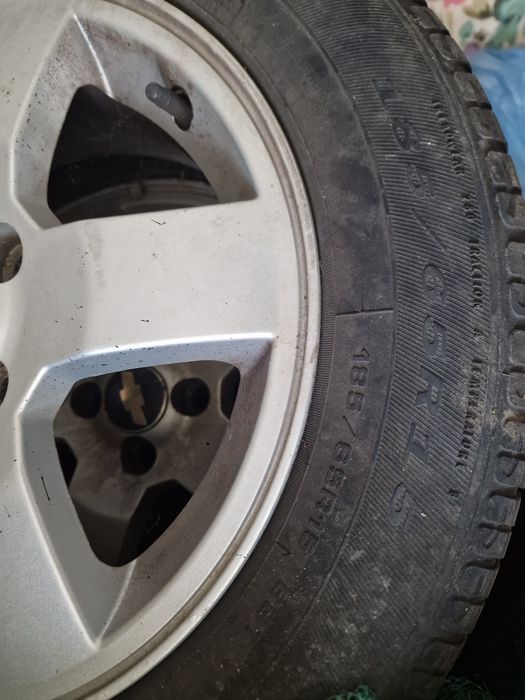Vând 4 roți vară Chevrolet (jante + anvelope)