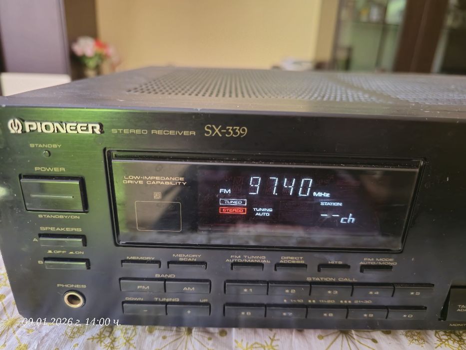 Усилвател с вградено радио Pioneer