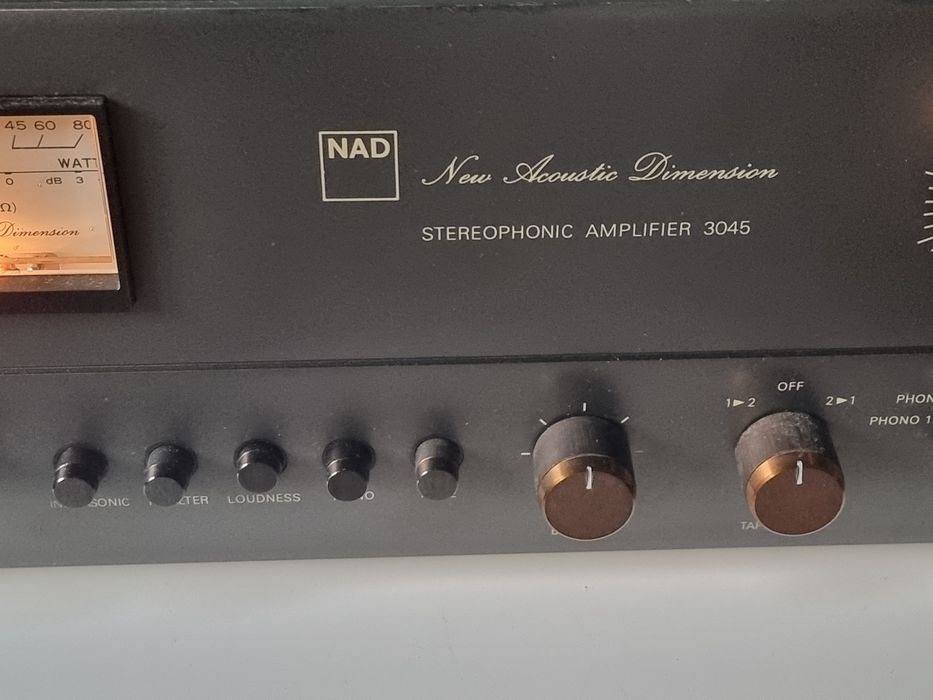 NAD 3045 stereo amplifier