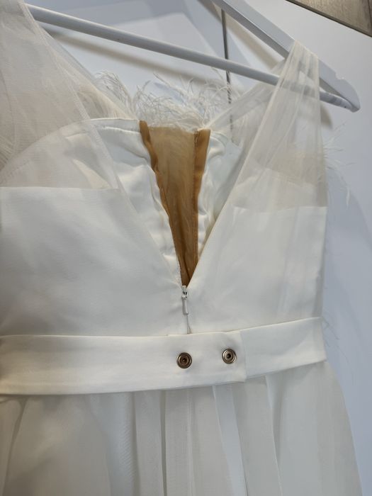 Бяла рокля с пера Nikole Collection 34размяр