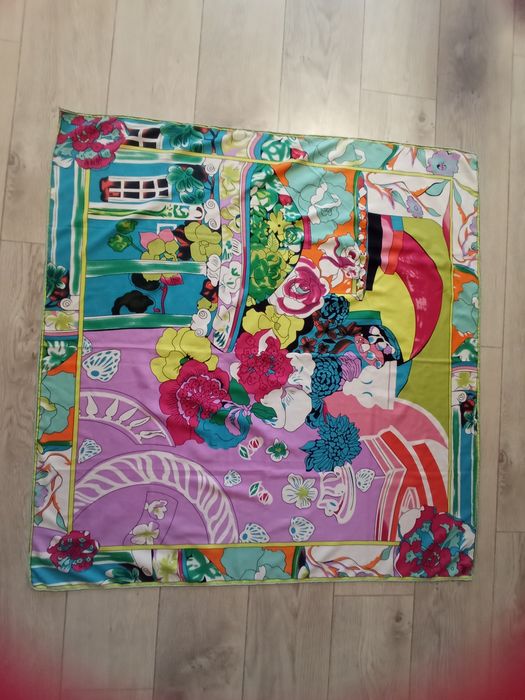 Продам женский платок 85/85см