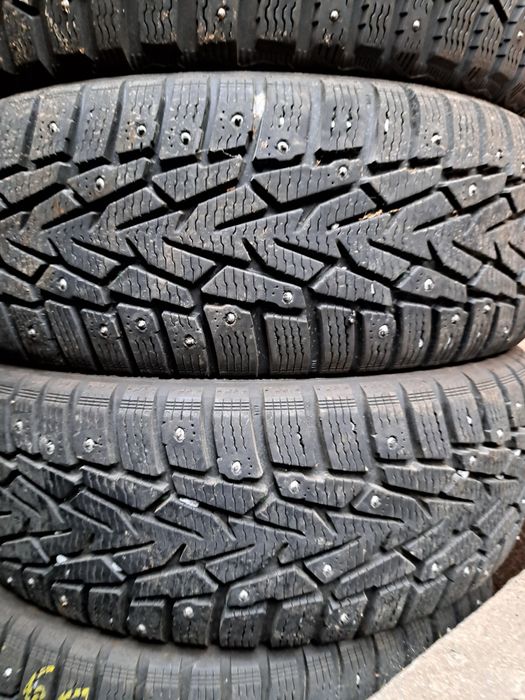 4 anvelope 195/60 R15 Michelin cu pinteni pentru gheață!