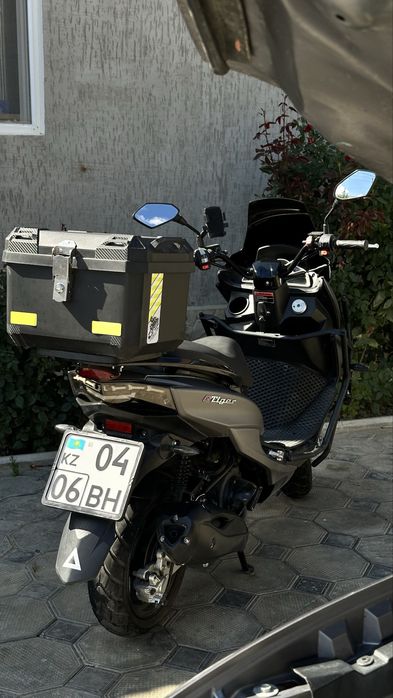 Макси скутер GST