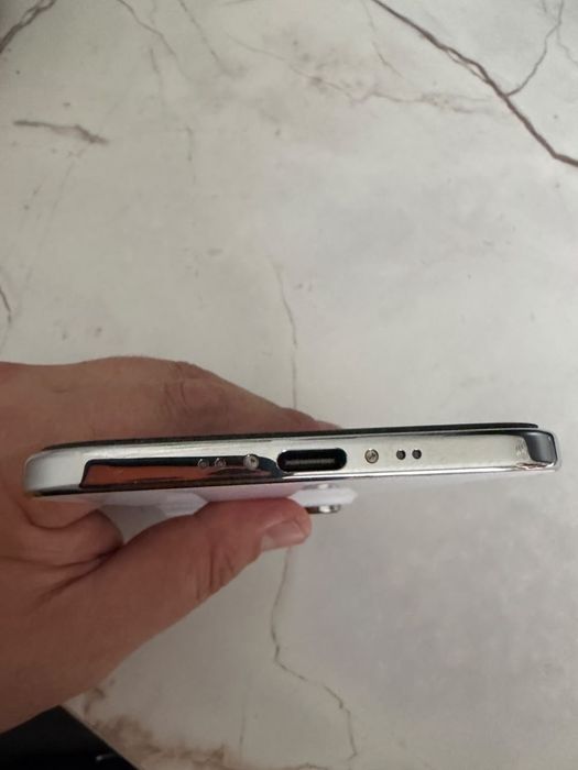 Продам Iphone 17air