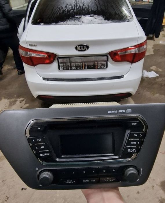 Штатный магнитофон оригинал Kia rio 2014