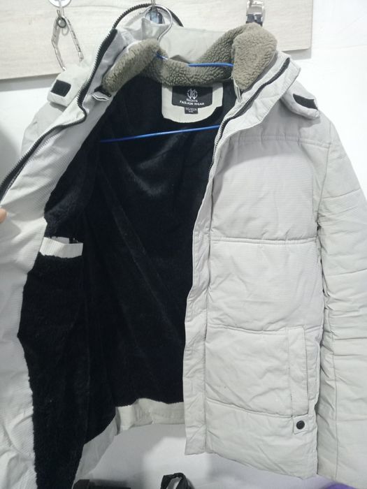 Шу расмдаги куртка сотилади:наpхи 800.000