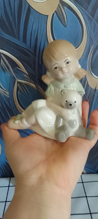 Статуэтка  фарфор